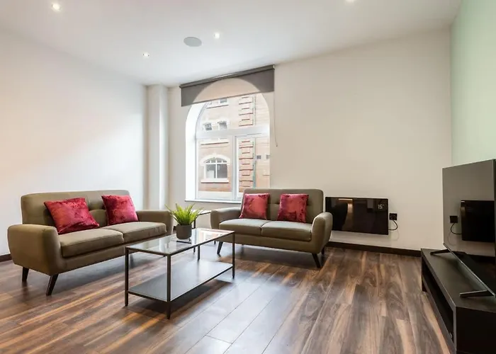 Characterful 2 Bed Apartment With Parking In Hull