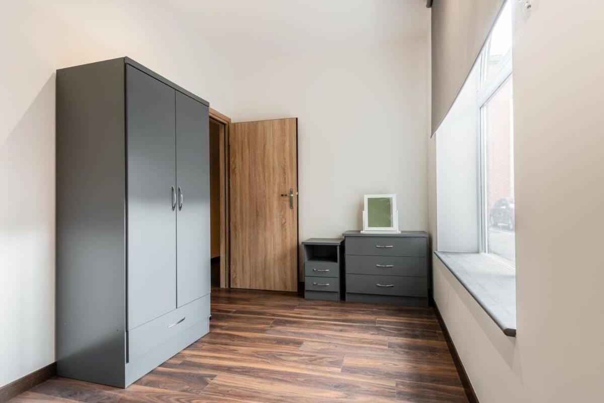 Characterful 2 Bed With Parking In Hull Apartment *
