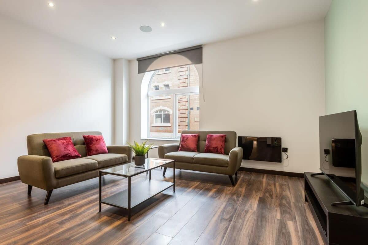 Characterful 2 Bed With Parking In Hull *
