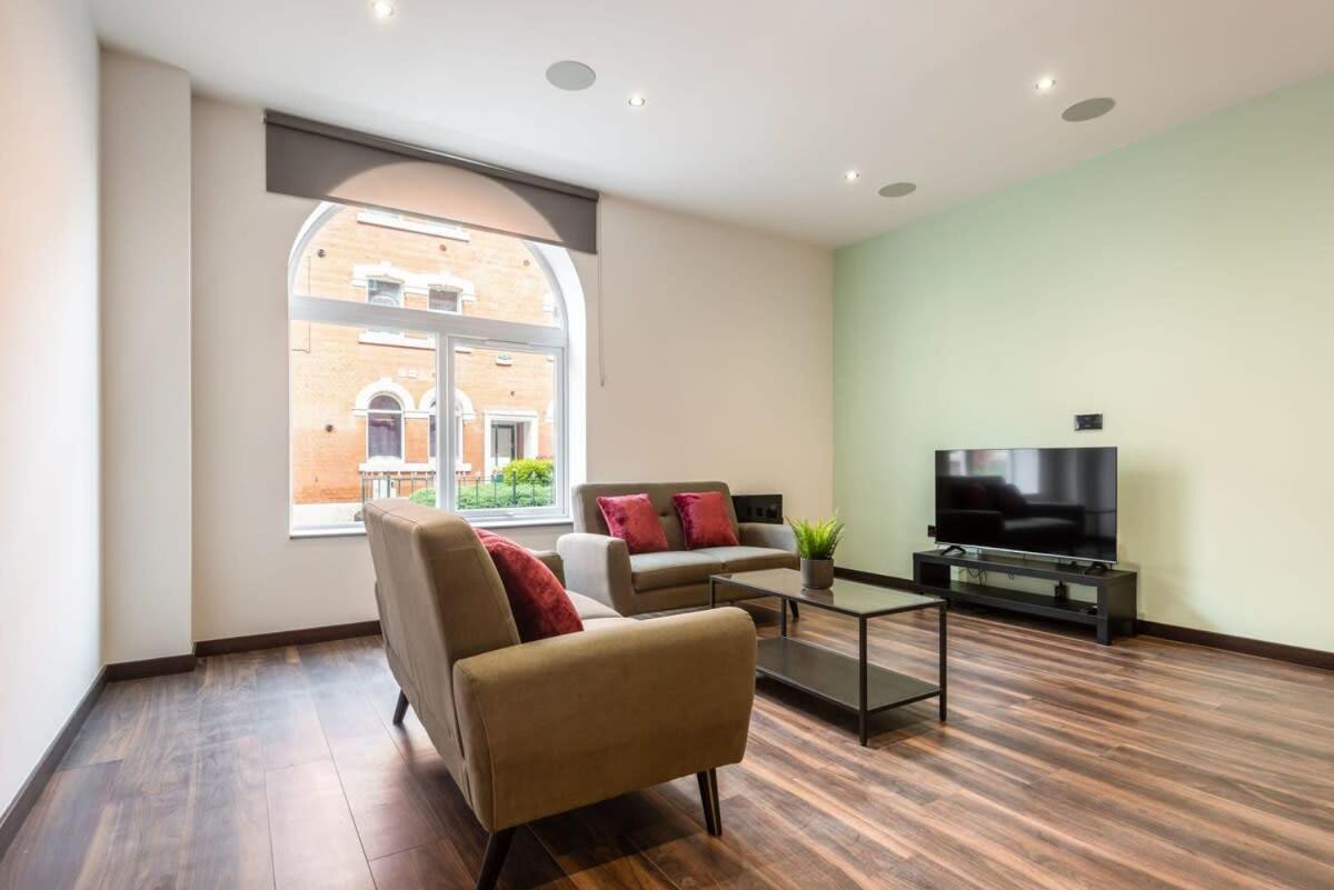 Characterful 2 Bed With Parking In Hull